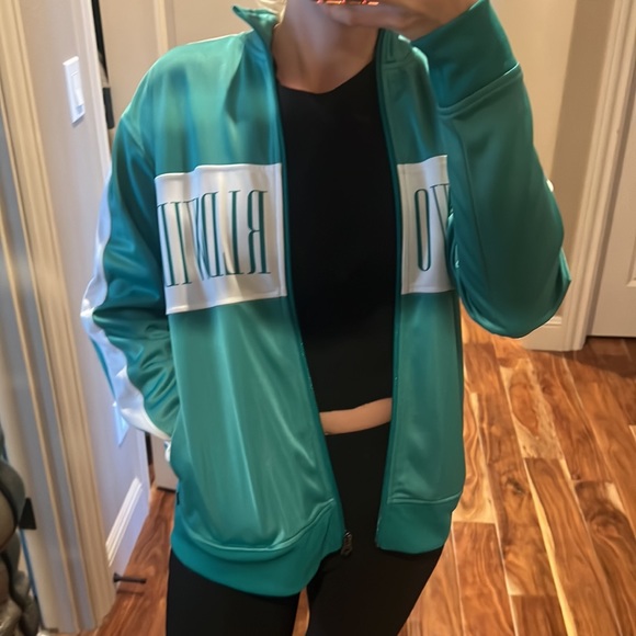 off green Obey jacket, size small, almost new, Obey Worldwide logo - Picture 5 of 6